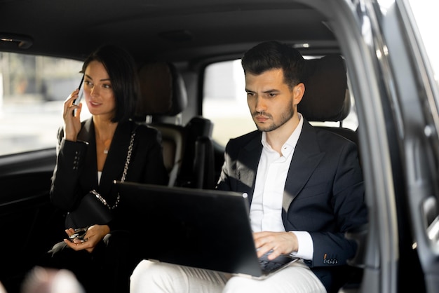 Nosheen Ramzan Yasmin - Servicios - business people sitting minivan taxi having some business view through open door concept business trips transportation